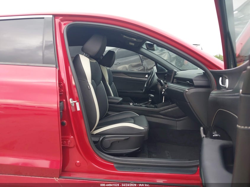 2025 KIA K5 auction photo 5