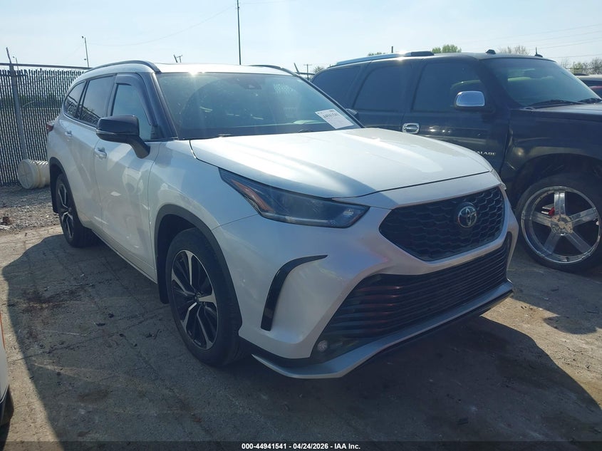 TOYOTA HIGHLANDER 2022. Lot# 44941541. VIN 5TDLZRBH6NS187114. Photo 1