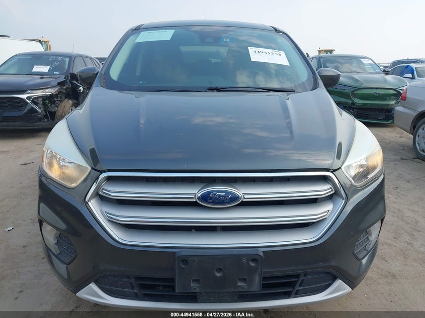 VIN 1FMCU0GD1KUC02041 2019 FORD ESCAPE SE