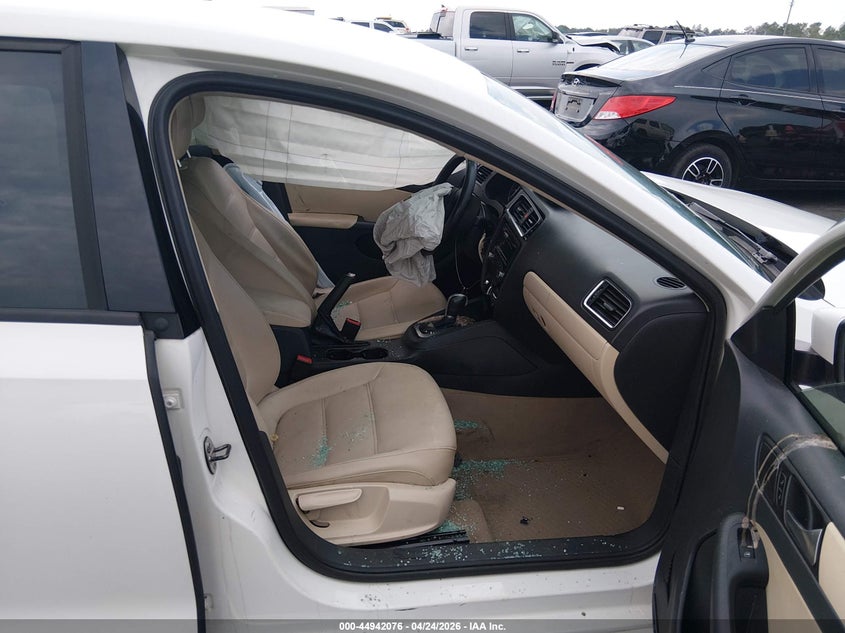 2012 VOLKSWAGEN JETTA auction photo 5