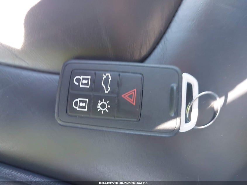 2017 Volvo Xc60 T6 R-Design VIN: YV449MRS2H2035185 Lot: 44942228