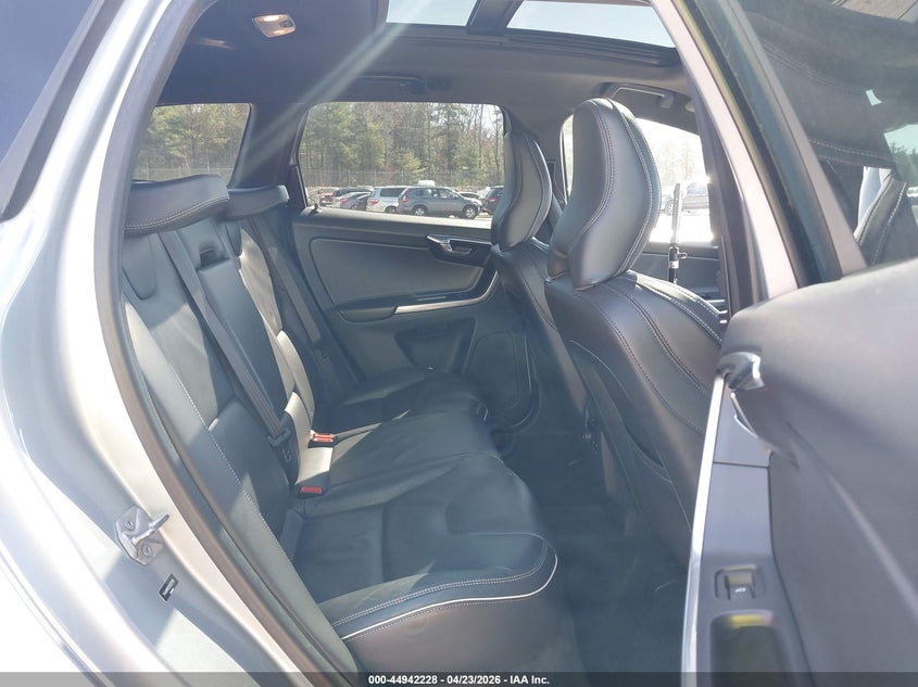 2017 Volvo Xc60 T6 R-Design VIN: YV449MRS2H2035185 Lot: 44942228