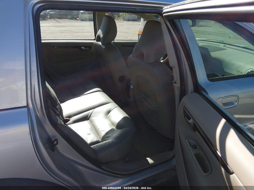 2005 Volvo Xc70 2.5T Awd VIN: YV1SZ592451189277 Lot: 44942258