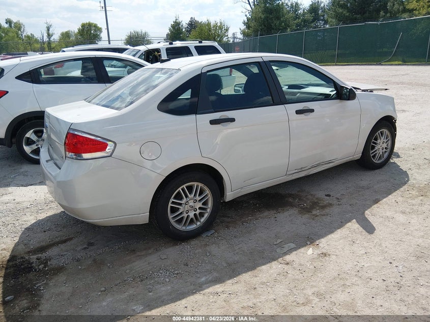 Vin: 1fahp3fn0aw111560, lot: 45439778, ford focus se 20104