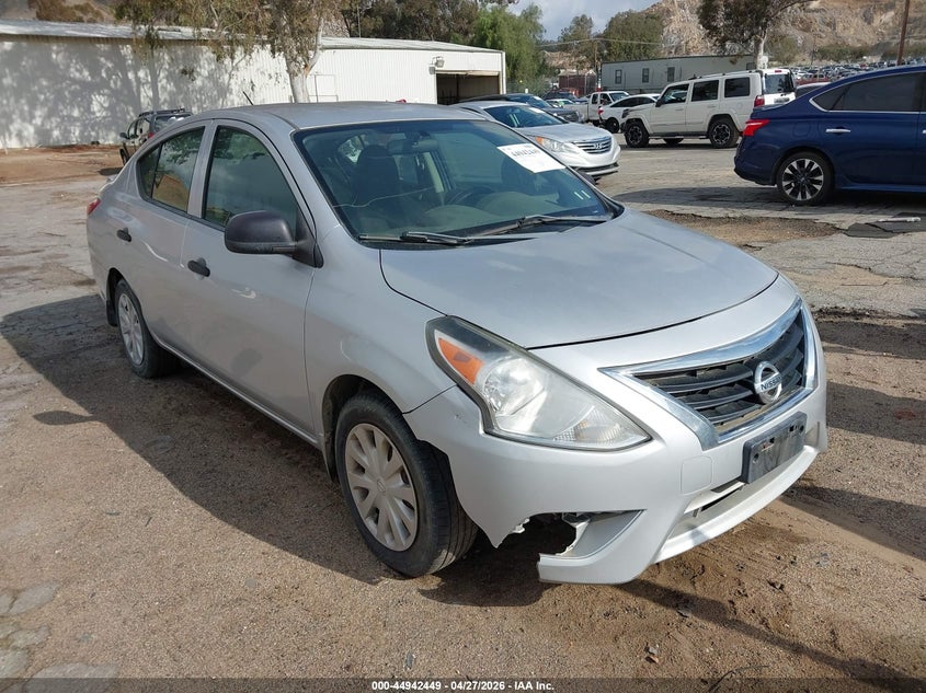 2015 Nissan Versa 1.6 S+