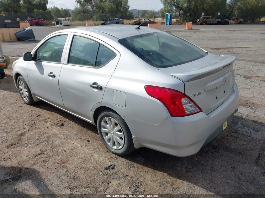 2015 Nissan Versa 1.6 S+