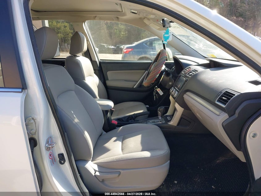 2016 SUBARU FORESTER auction photo 5
