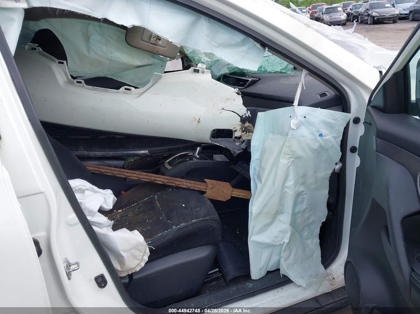 2016 NISSAN ROGUE auction photo 5