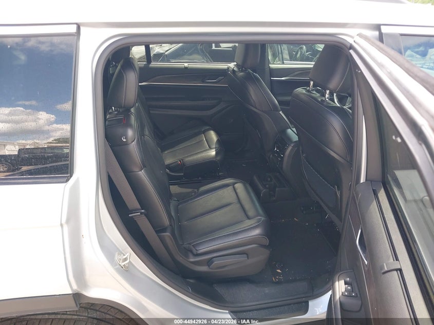 2024 JEEP GRAND CHEROKEE L auction photo 8