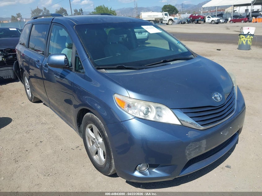 2015 TOYOTA SIENNA LE 8 PASSENGER