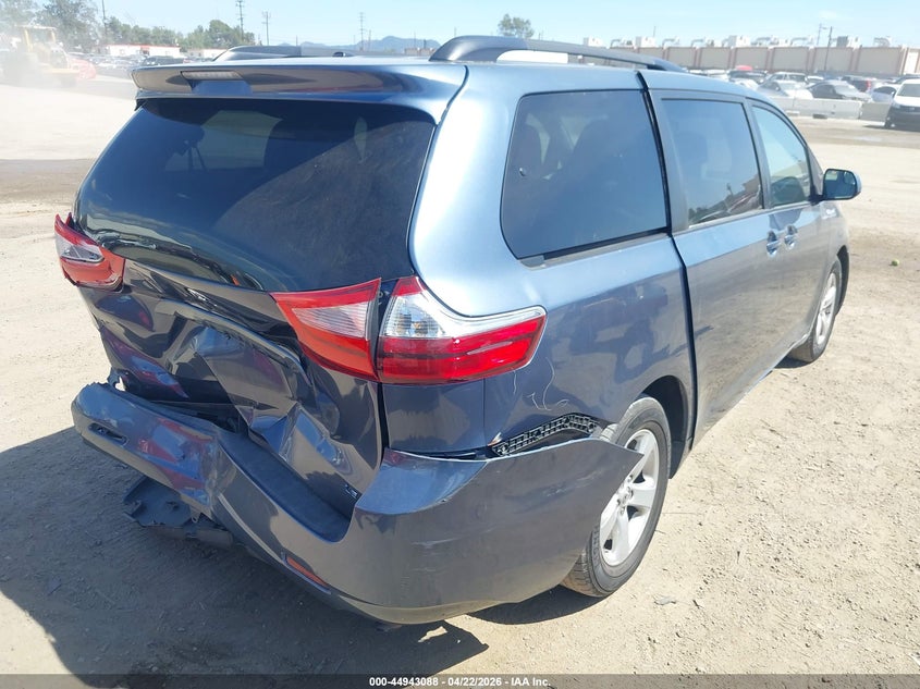 2015 TOYOTA SIENNA auction photo 4