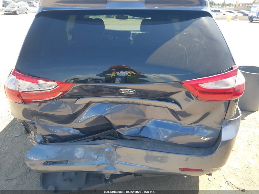 2015 TOYOTA SIENNA auction photo 6