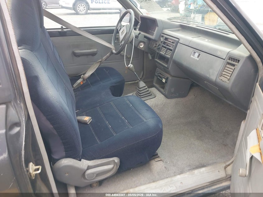 1988 MAZDA B2200 auction photo 5