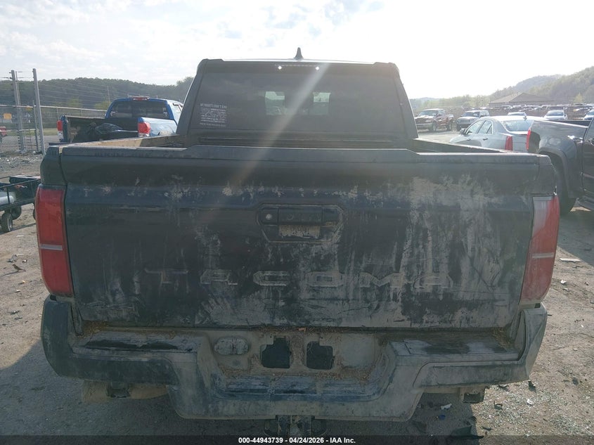 VIN 3TYLD5KN2RT010986 2024 TOYOTA TACOMA SR