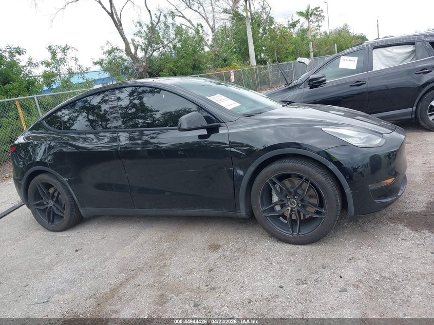 2021 Tesla Model Y Long Range Dual Motor All-Wheel Drive VIN: 5YJYGDEE1MF209216 Lot: 44944426