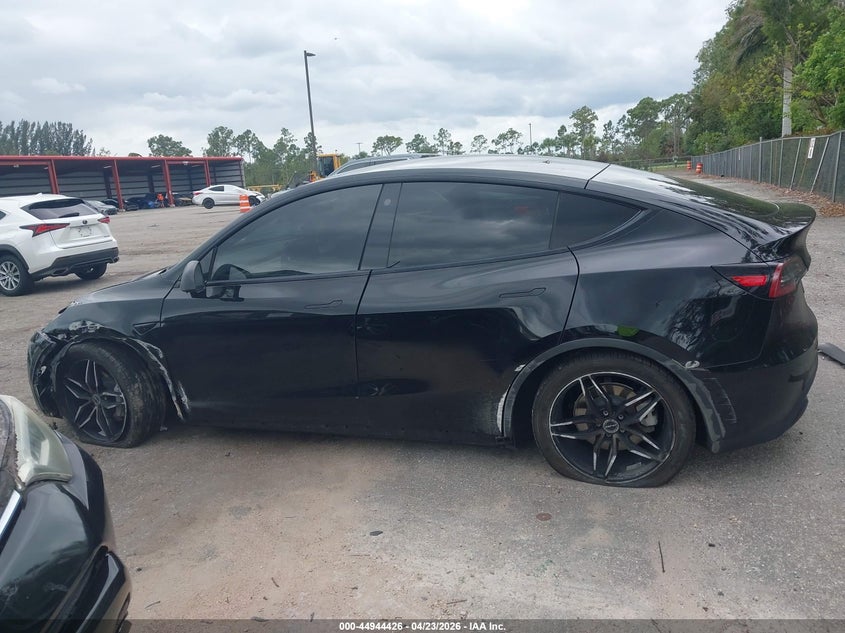 2021 Tesla Model Y Long Range Dual Motor All-Wheel Drive VIN: 5YJYGDEE1MF209216 Lot: 44944426