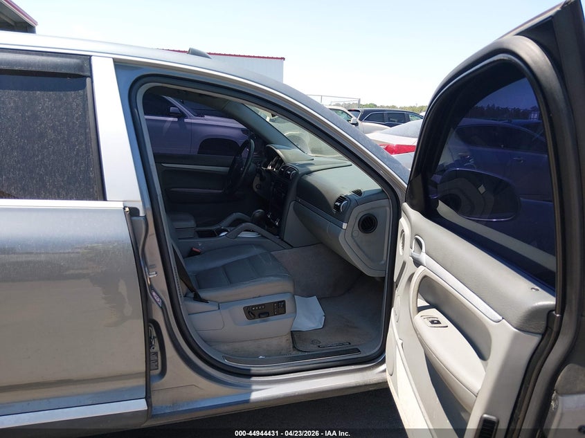 2004 Porsche Cayenne S