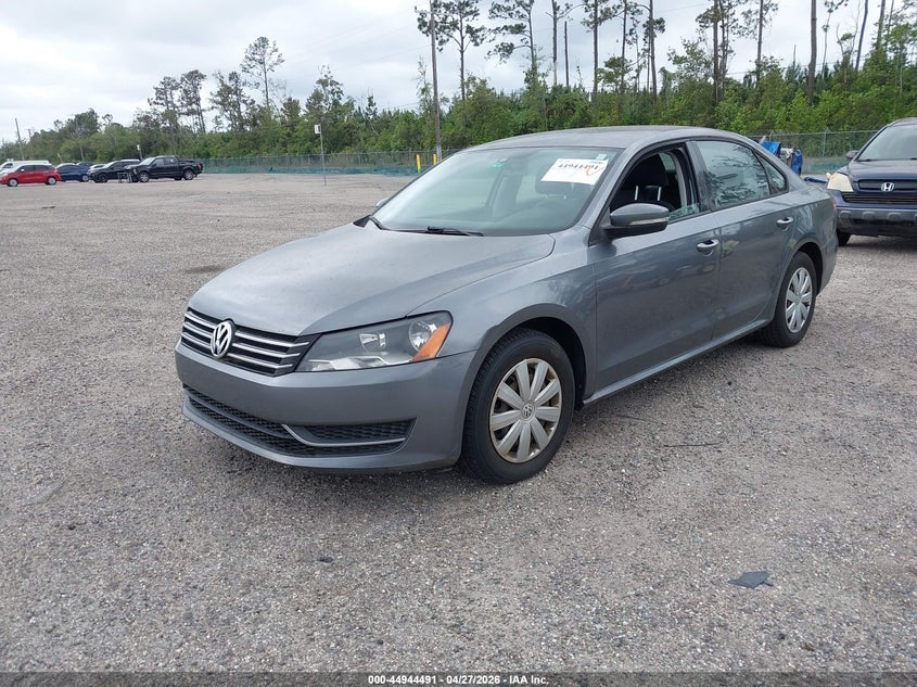 2013 Volkswagen Passat 2.5l S 1VWAP7A34DC031609 photo 1