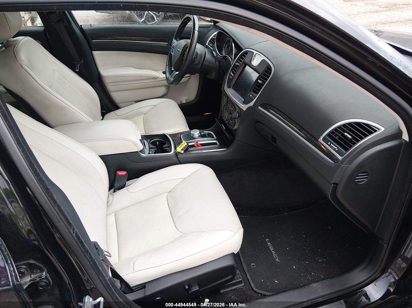 2018 CHRYSLER 300 auction photo 5