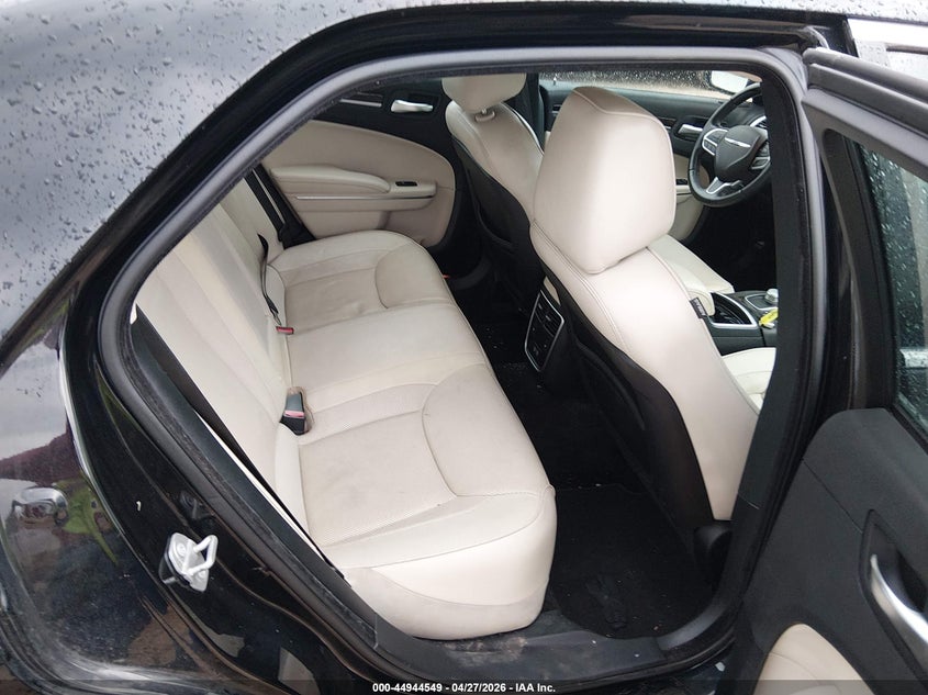 2018 CHRYSLER 300 auction photo 8