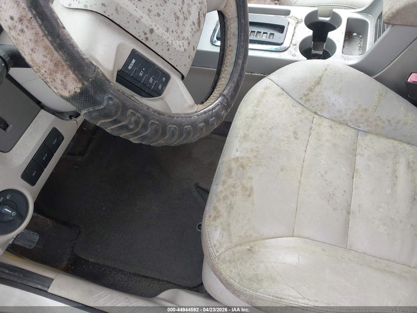 2008 FORD ESCAPE auction photo 6