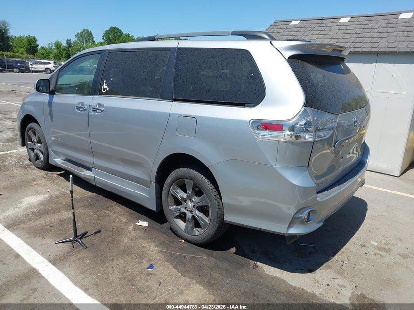 2014 Toyota Sienna Se 8 Passenger