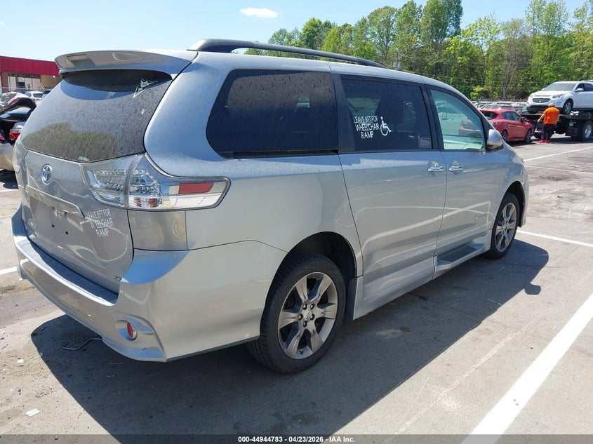 2014 Toyota Sienna Se 8 Passenger