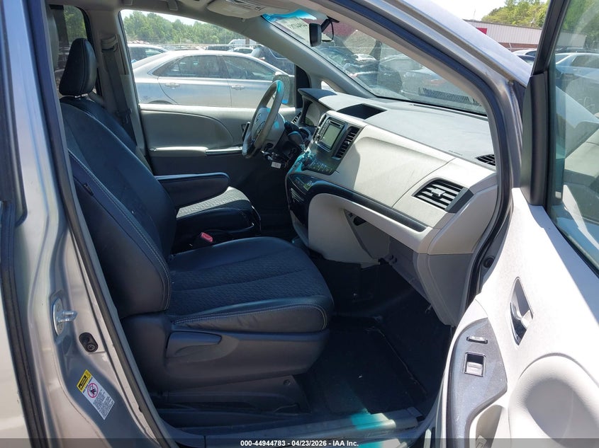 2014 Toyota Sienna Se 8 Passenger
