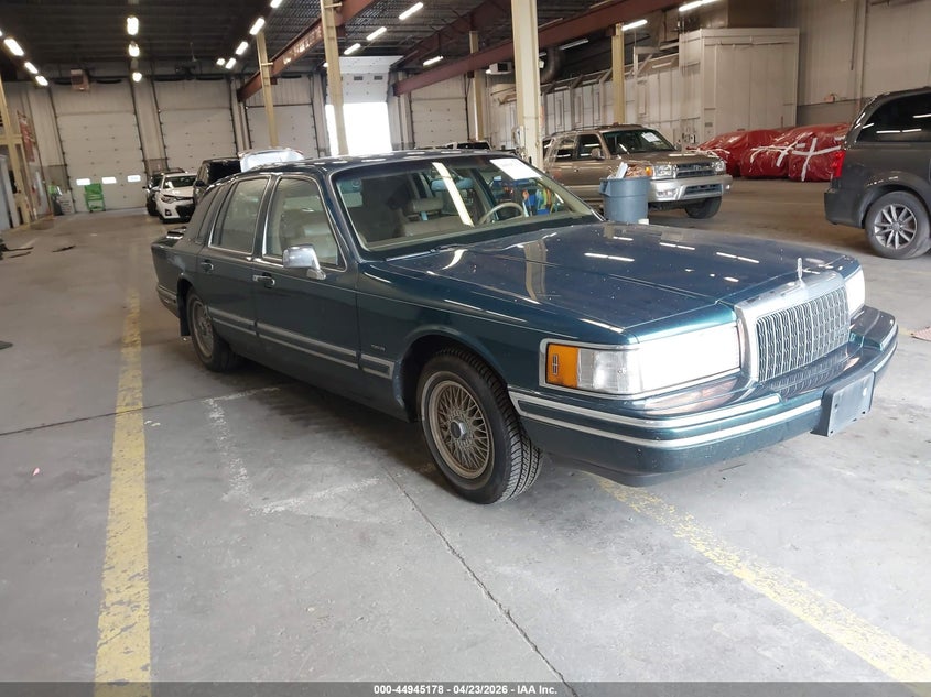 1994 LINCOLN TOWN CAR SIGNATURE/TOURNAMENT