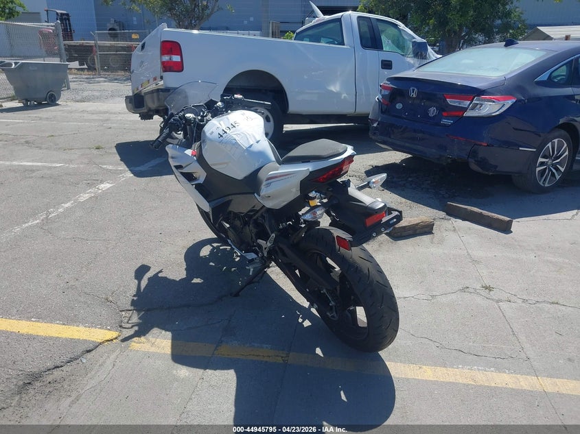 KAWASAKI EX400 2023