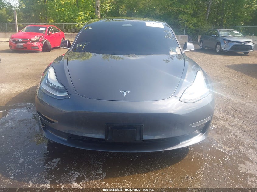 TESLA MODEL 3 - zdjęcie 11