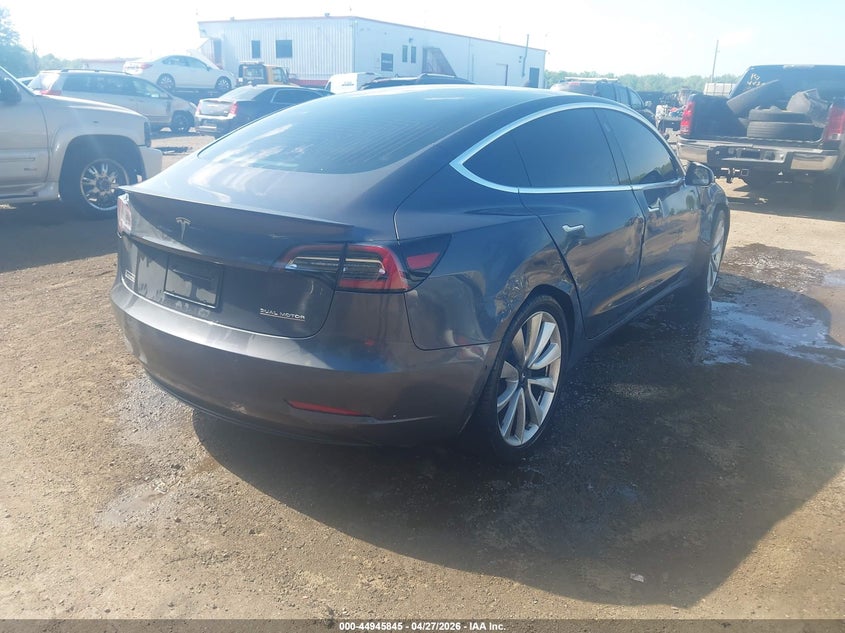 TESLA MODEL 3 - zdjęcie 4