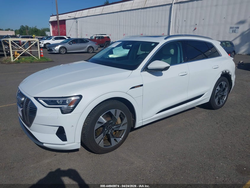 Vin: wa1labge1pb024467, lot: 45443370, audi e-tron premium plus quattro 20232