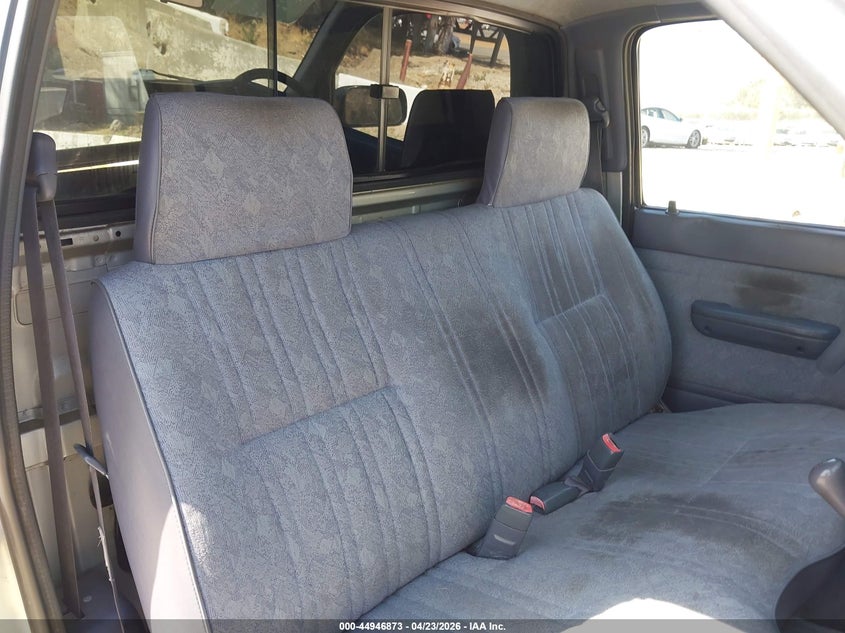 2000 Toyota Tacoma VIN: 5TENL42N0YZ713733 Lot: 44946873