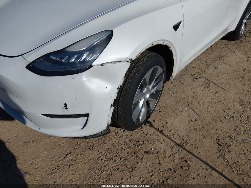 2021 Tesla Model Y Standard Range Rear-Wheel Drive VIN: 5YJYGDED8MF109556 Lot: 44947257