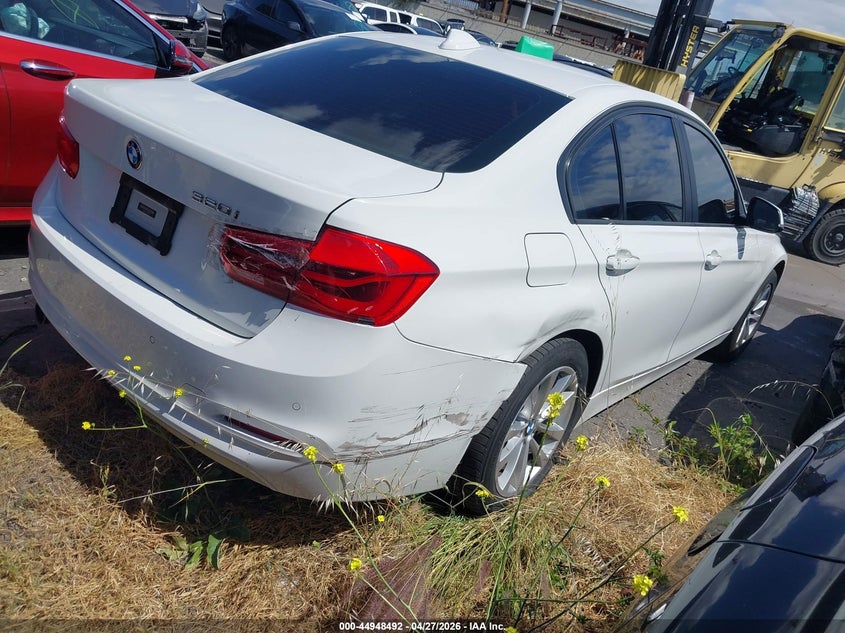 Vin: wba8a9c51gk618824, lot: 45445888, bmw 320i 20164