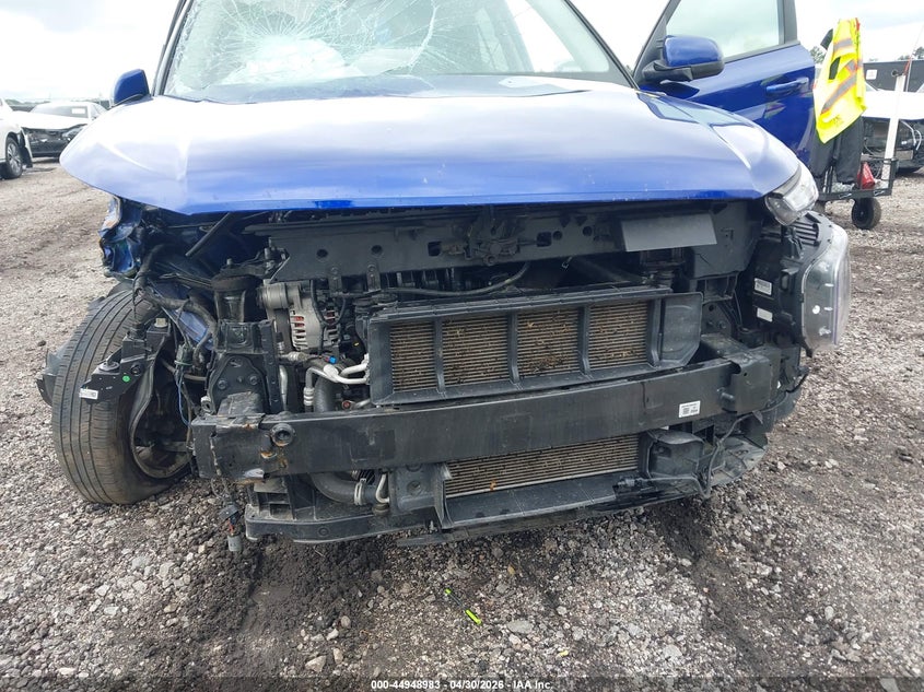 2025 HYUNDAI VENUE auction photo 6