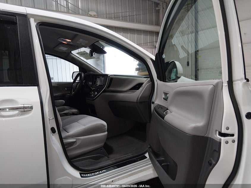 VIN 5TDJZ3DC8LS246439 2020 TOYOTA SIENNA LE