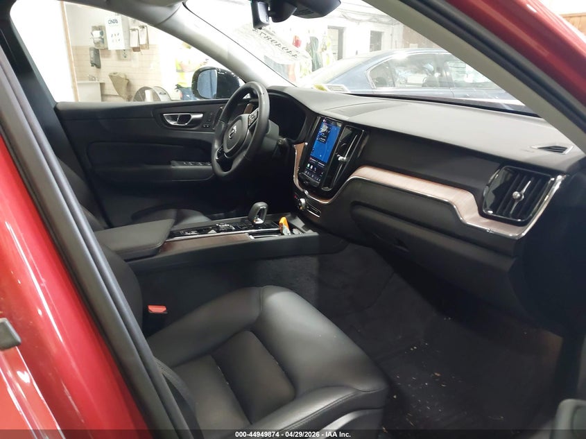 2023 Volvo Xc60 B5 Plus Dark Theme