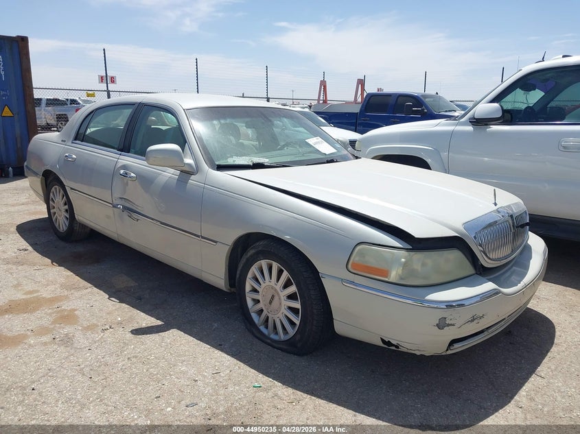 2005 LINCOLN TOWN CAR SIGNATURE
