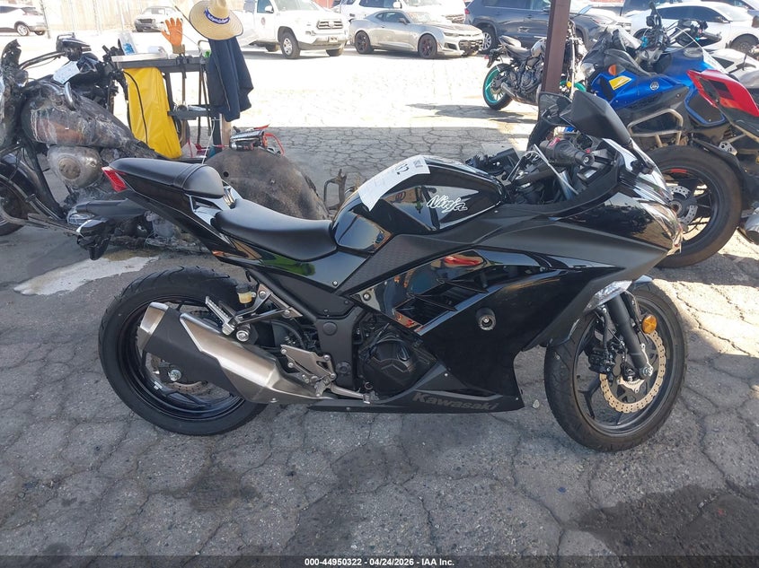 2014 Kawasaki Ninja 300 VIN: LOT-1-44950322 Lot: 44950322