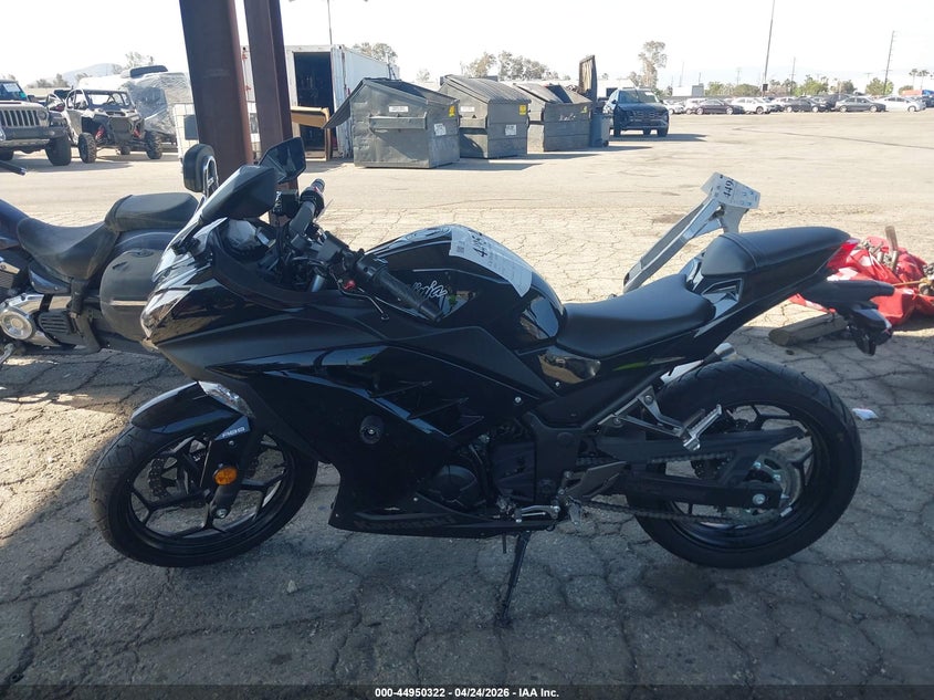 2014 Kawasaki Ninja 300 VIN: LOT-1-44950322 Lot: 44950322