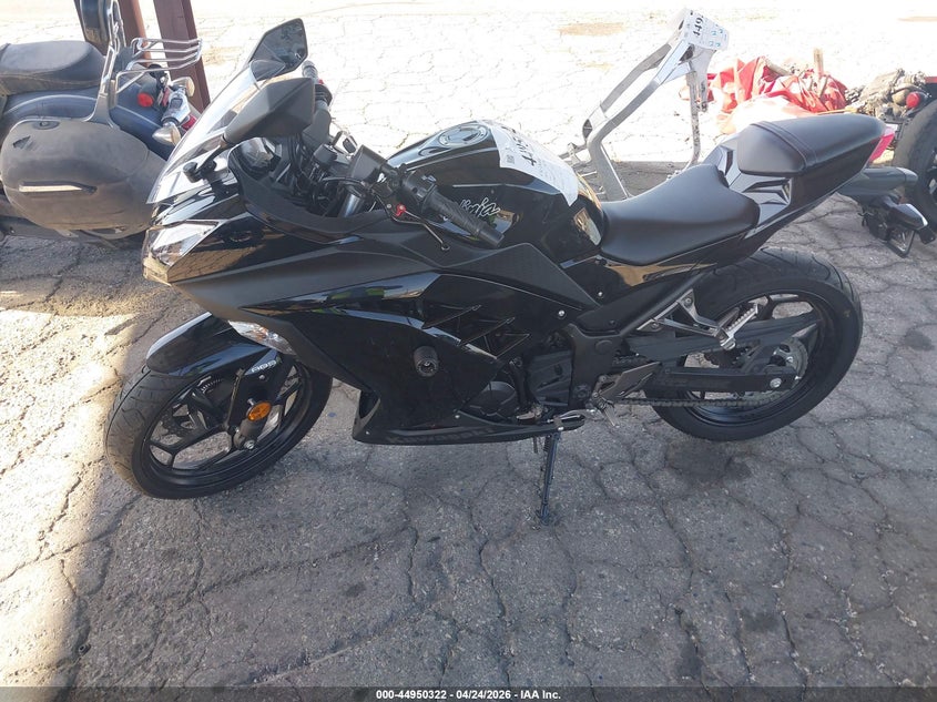 2014 Kawasaki Ninja 300 VIN: LOT-1-44950322 Lot: 44950322
