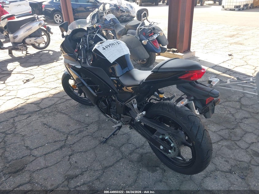 2014 Kawasaki Ninja 300 VIN: LOT-1-44950322 Lot: 44950322