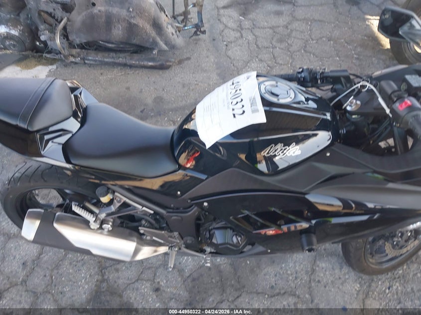 2014 Kawasaki Ninja 300 VIN: LOT-1-44950322 Lot: 44950322