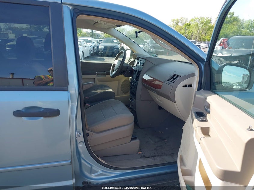 2008 Chrysler Town & Country Lx
