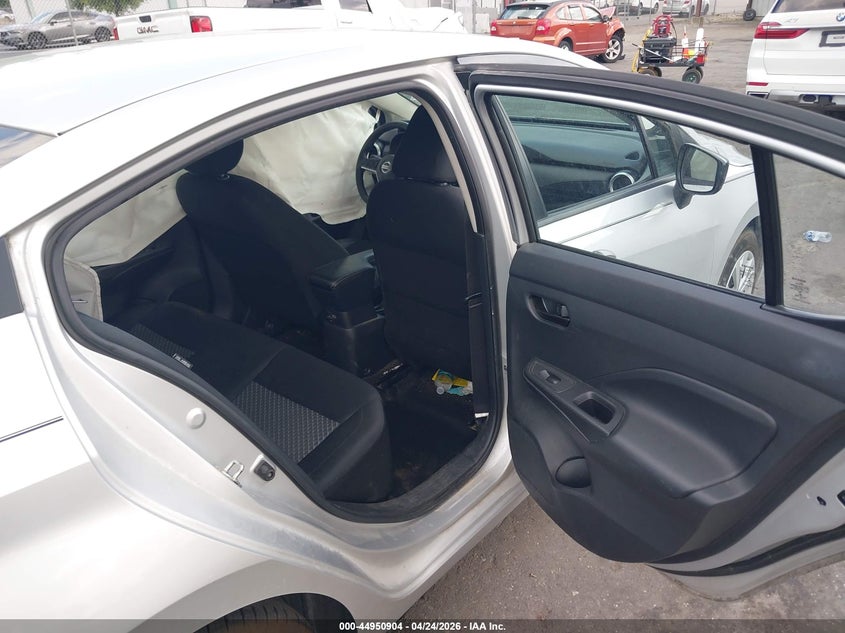 2020 NISSAN VERSA auction photo 8
