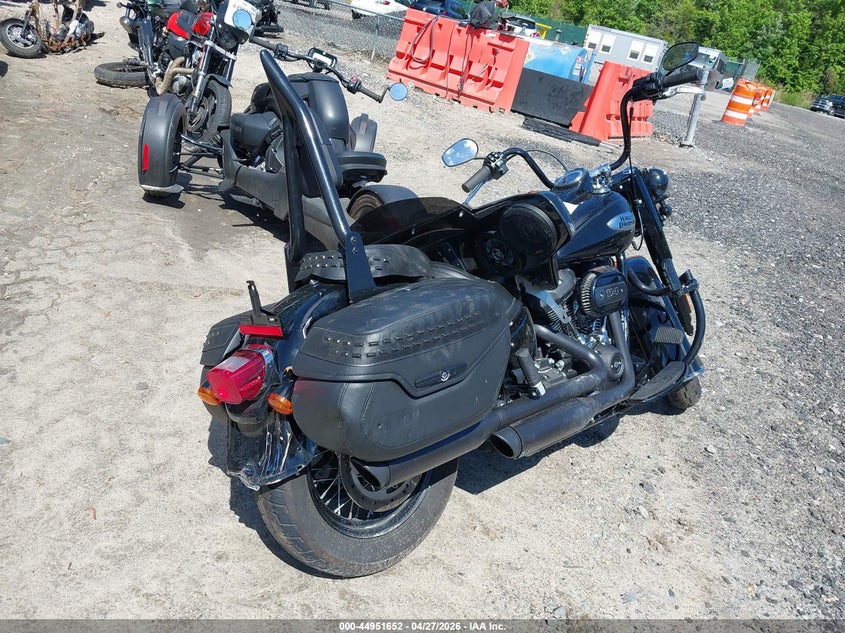2024 HARLEY-DAVIDSON SOFTAIL MOTO 2