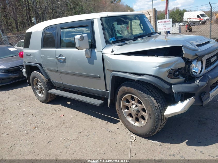 2011 TOYOTA FJ CRUISER