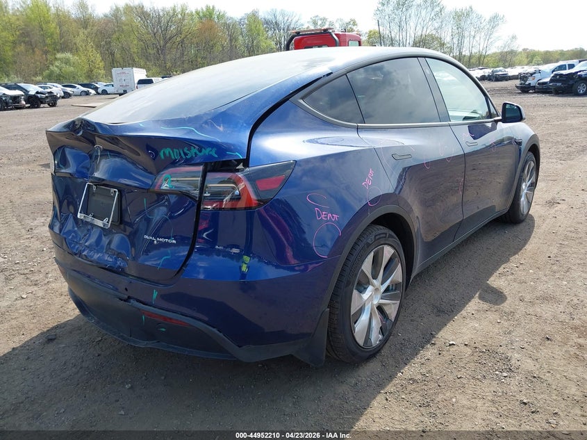 2022 Tesla Model Y Long Range Dual Motor All-Wheel Drive VIN: 7SAYGAEE0NF393129 Lot: 44952210